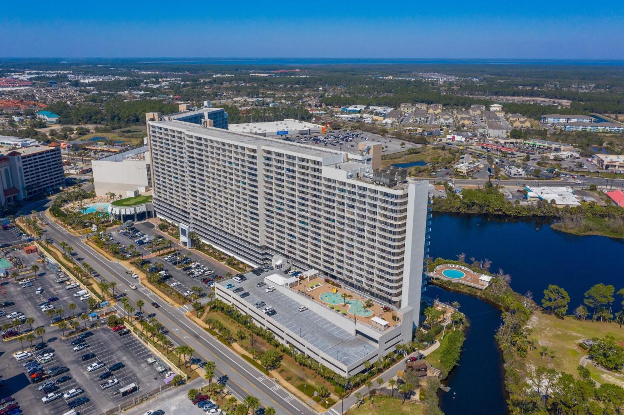 Laketown Wharf 0804 *